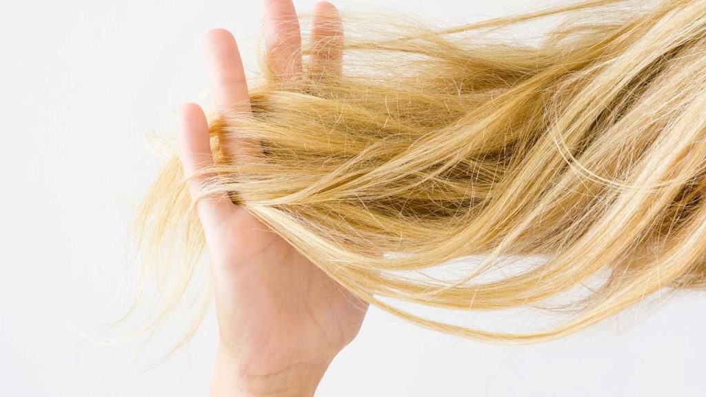 Tóc thiếu độ ẩm dẫn đến xơ rối