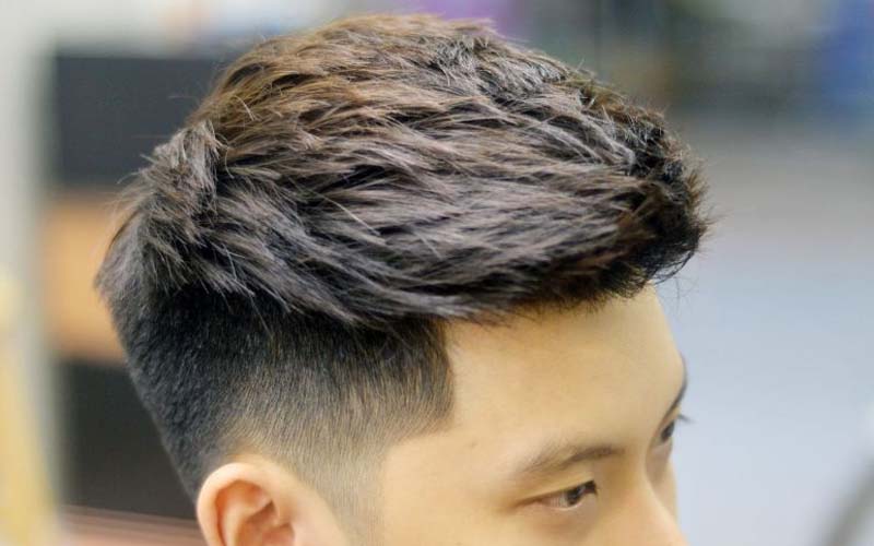 Tóc Sport nam tính phù hợp với sinh viên và cần sử dụng sáp vuốt tóc để hỗ trợ